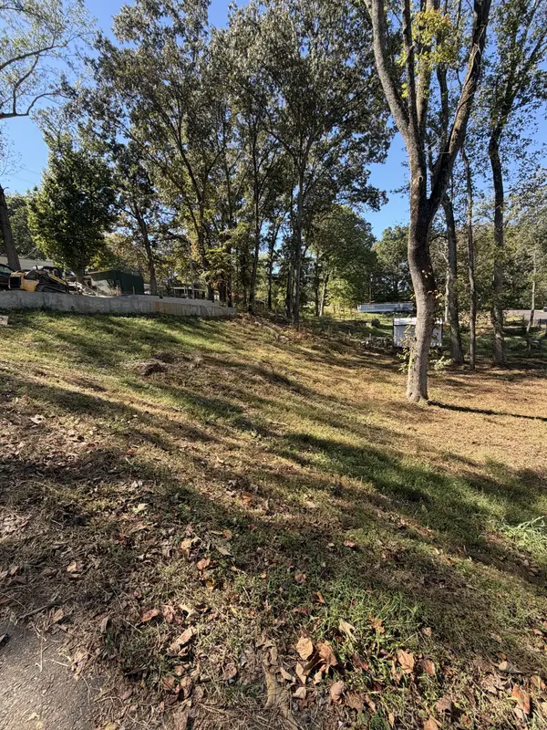 932 Shady Ln, Clarksville, TN 37042