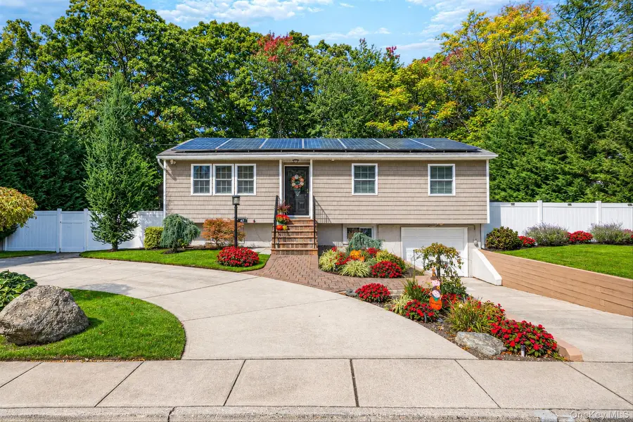 47 Mooney Pond RD, Selden, NY 11784