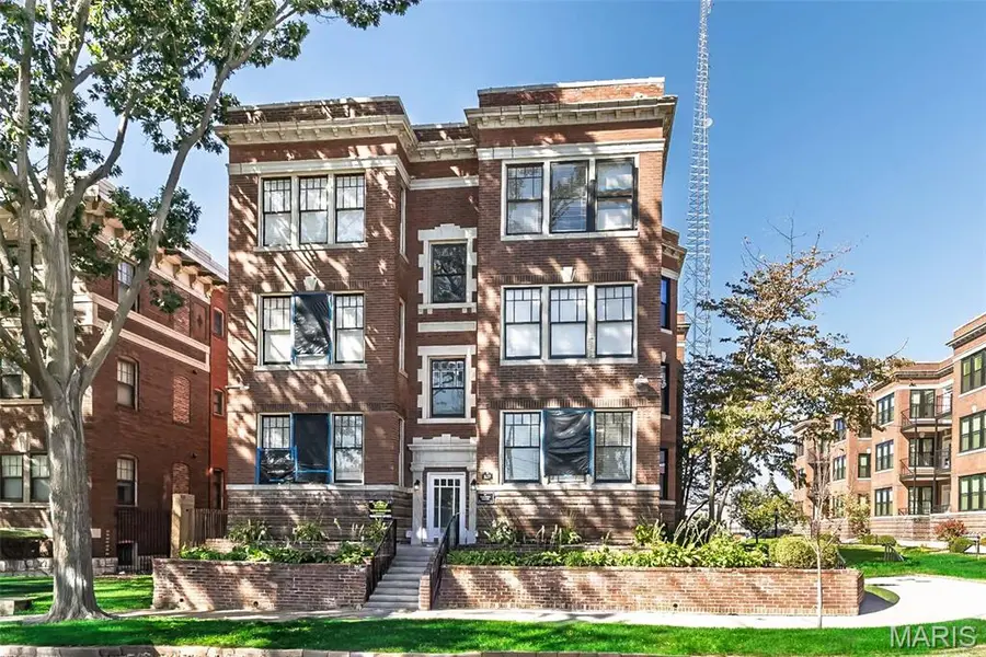 527 Clara AVE #1A, St Louis, MO 63112