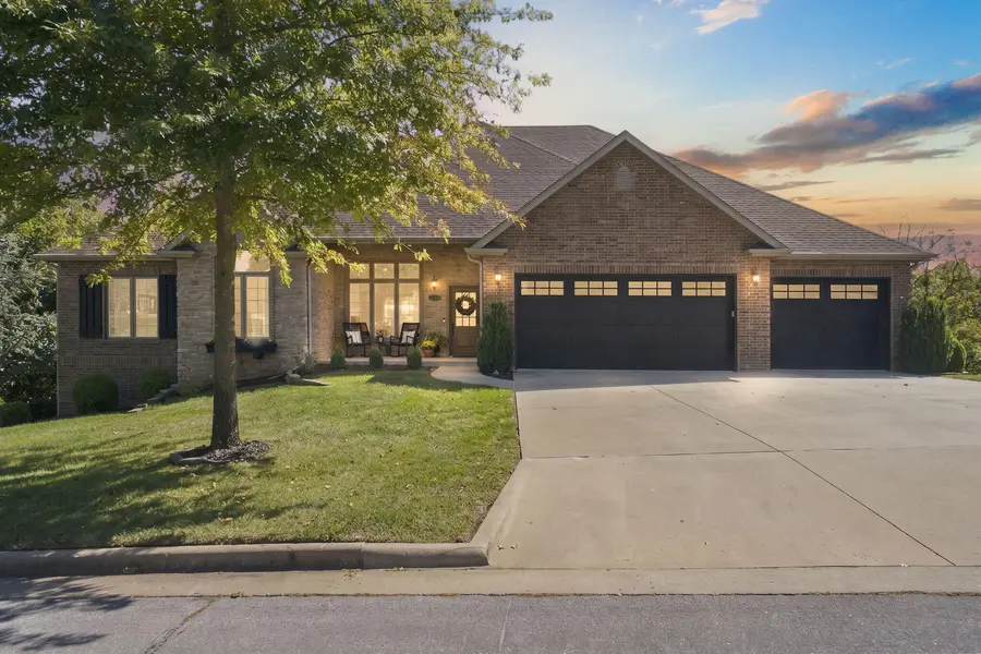 3312 W Bluffview ST, Springfield, MO 65810