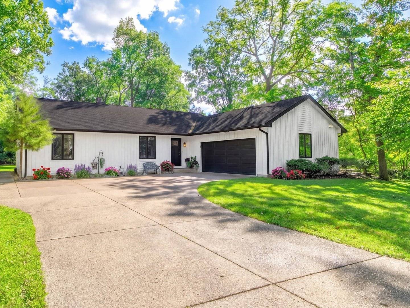 34017 N Lakeside DR, Grayslake, IL 60030