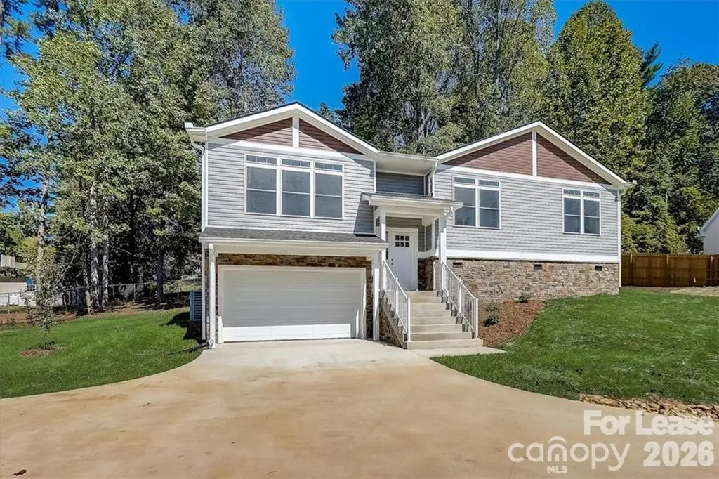 26 John Halford CT, Hendersonville, NC 28792