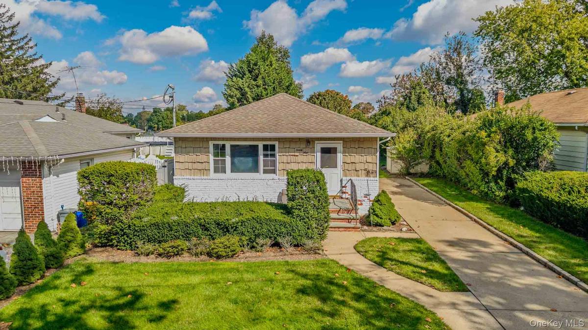 29 Prospect AVE, Lynbrook, NY 11563