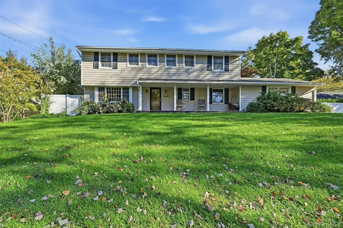 42 Marie DR, Huntington, NY 11743