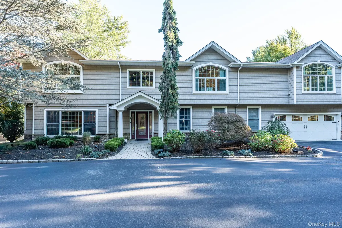 442 Wolf Hill RD, Dix Hills, NY 11746