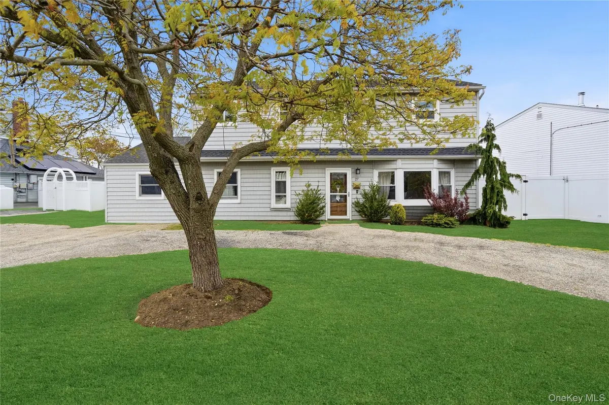 27 Polo RD, Massapequa, NY 11758