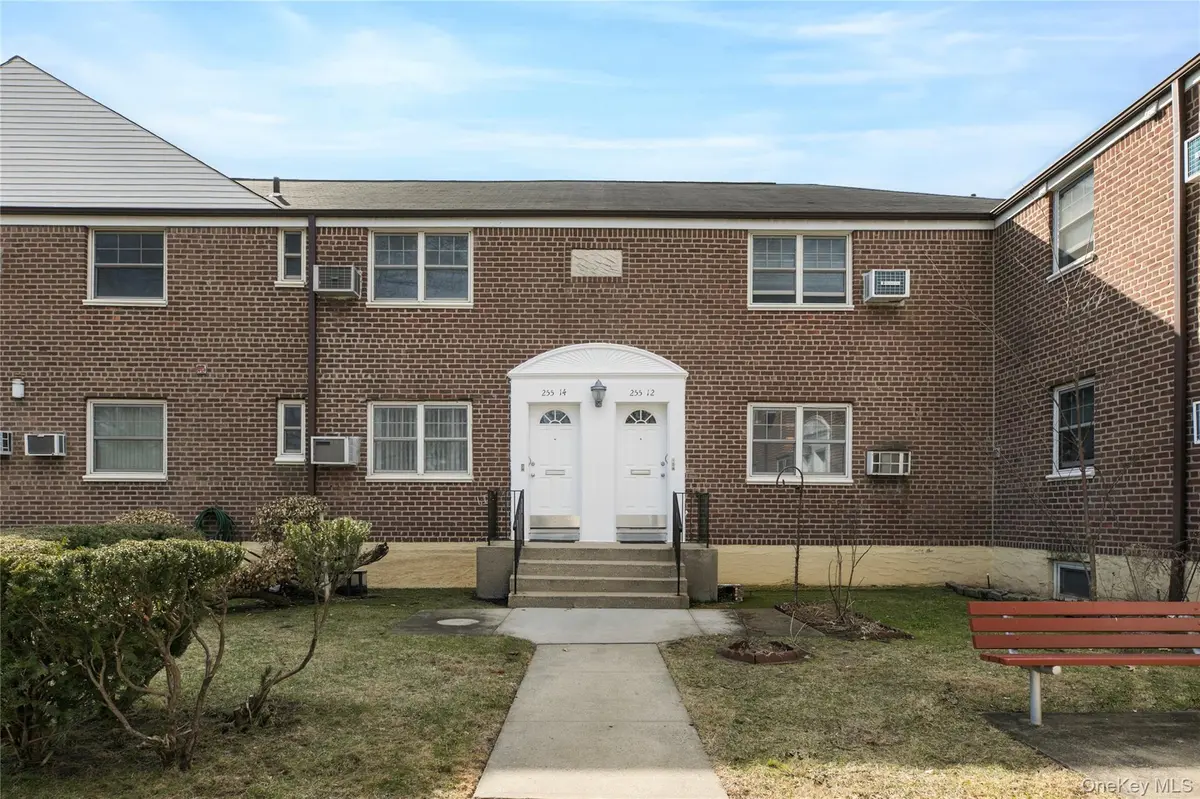 255-14 61st Ave #14, Little Neck, NY 11362