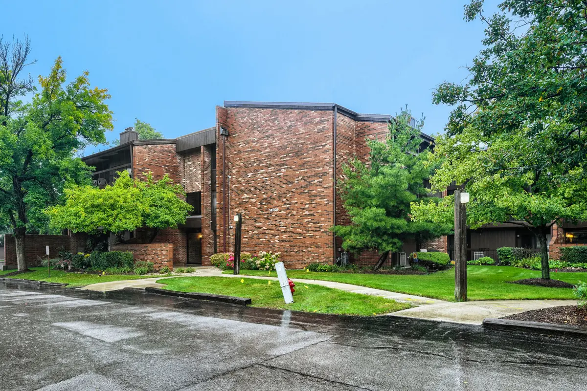 14509 Sussex CT #PH3, Oak Forest, IL 60452