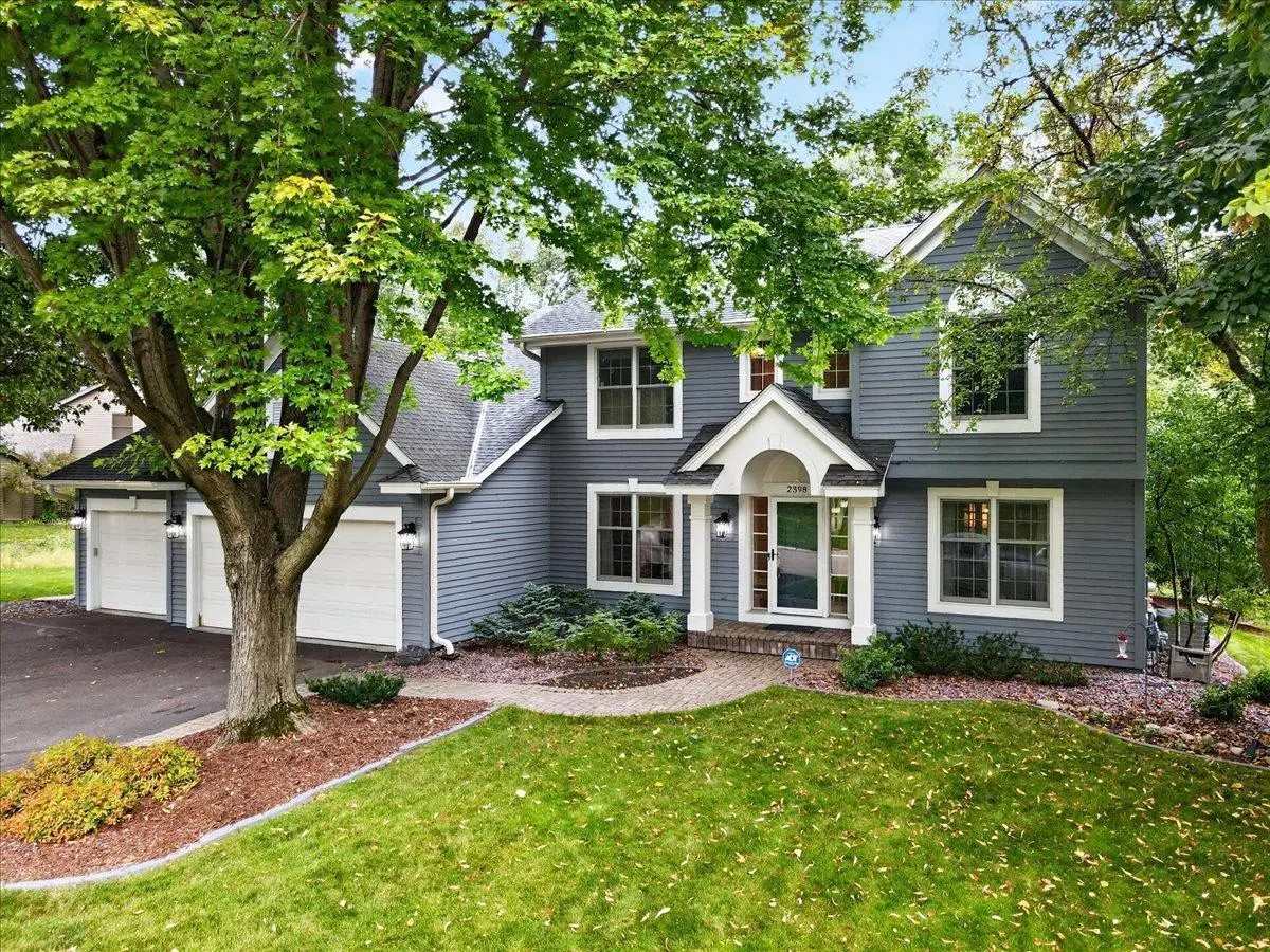 2398 Hunter DR, Chanhassen, MN 55317