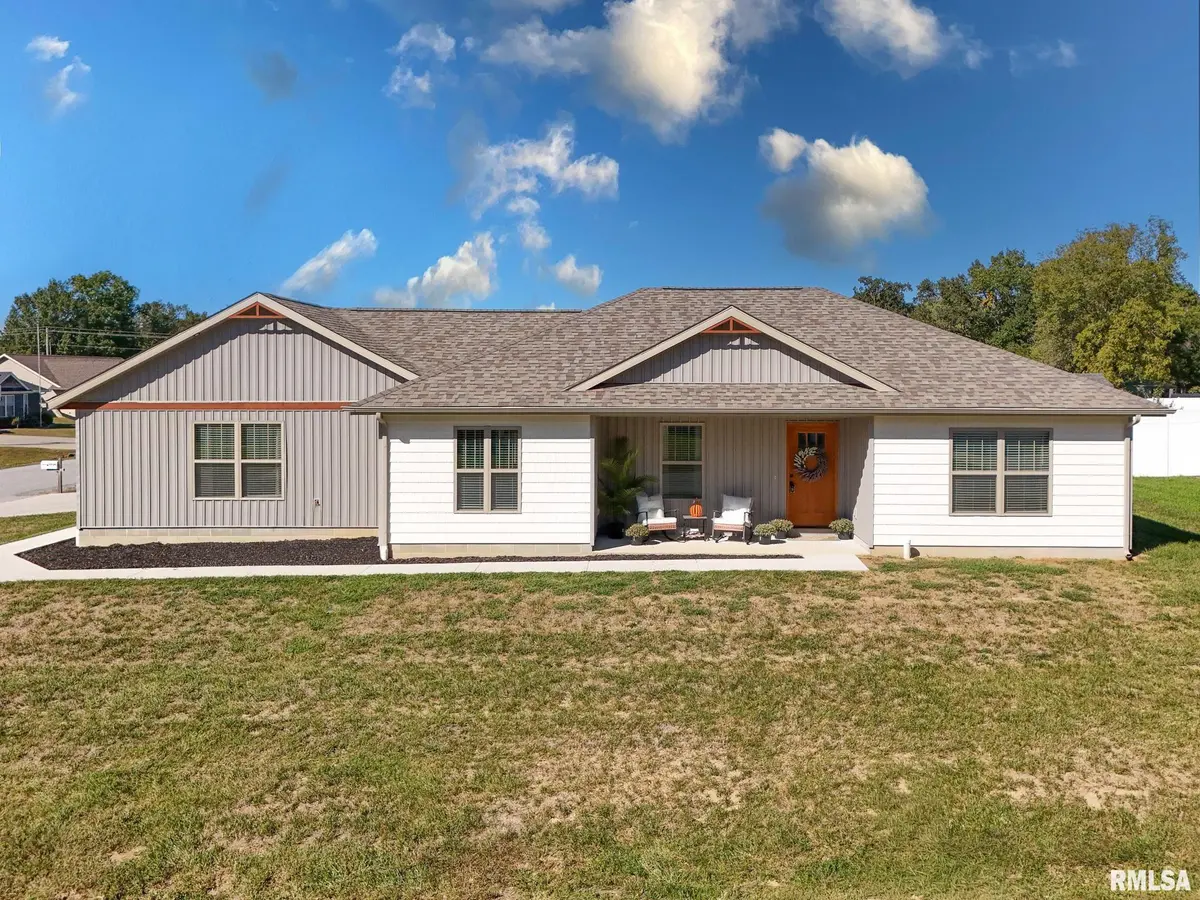 5934 CHANDLER DR, Carterville, IL 62918