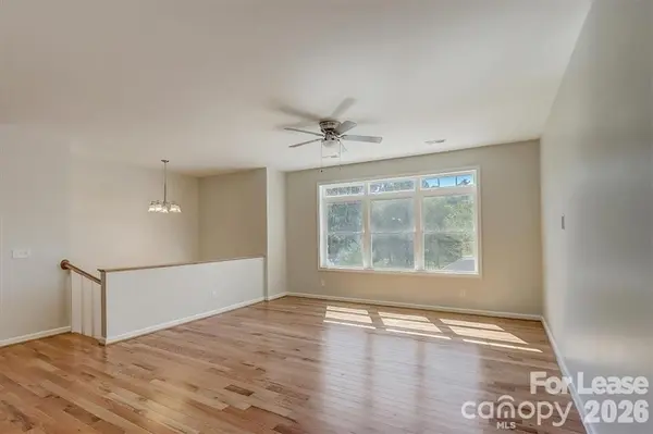 26 John Halford CT, Hendersonville, NC 28792