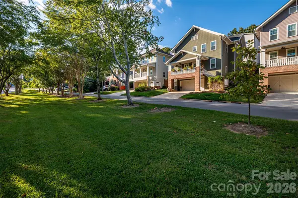 1927 Hamorton PL, Charlotte, NC 28205