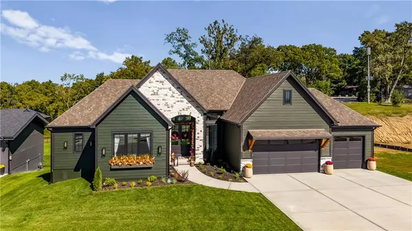 2150 NW Scenic View DR, Riverside, MO 64150
