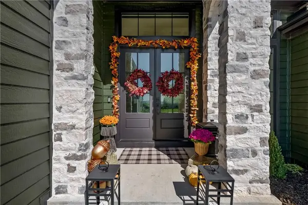 2150 NW Scenic View DR, Riverside, MO 64150