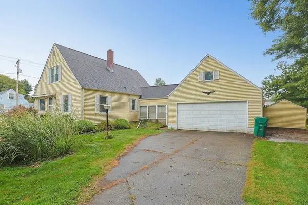 19702 Pasadena AVE, South Bend, IN 46614-5614