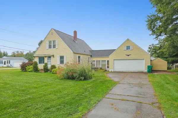 19702 Pasadena AVE, South Bend, IN 46614-5614