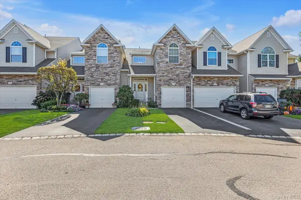 115 Manitou TRL, Kings Park, NY 11754