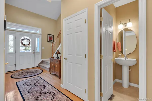 115 Manitou TRL, Kings Park, NY 11754