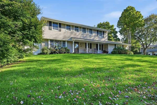 42 Marie DR, Huntington, NY 11743