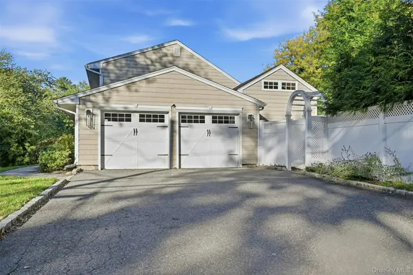42 Marie DR, Huntington, NY 11743