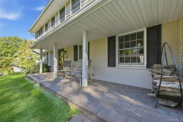 42 Marie DR, Huntington, NY 11743