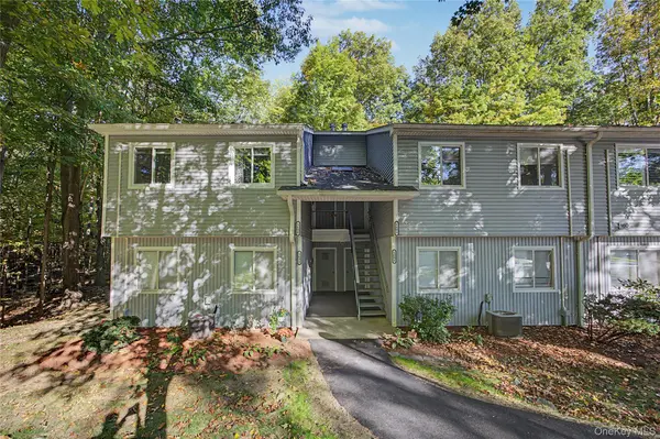 160 Carriage CT #D, Yorktown Heights, NY 10598