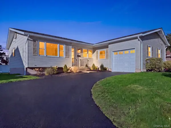 71 Roderick RD, West Islip, NY 11795