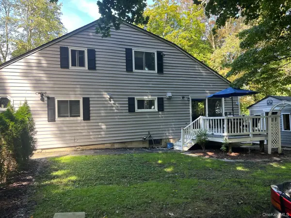 17 Lakelands AVE, Greenwood Lake, NY 10925