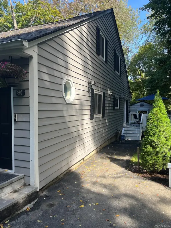 17 Lakelands AVE, Greenwood Lake, NY 10925