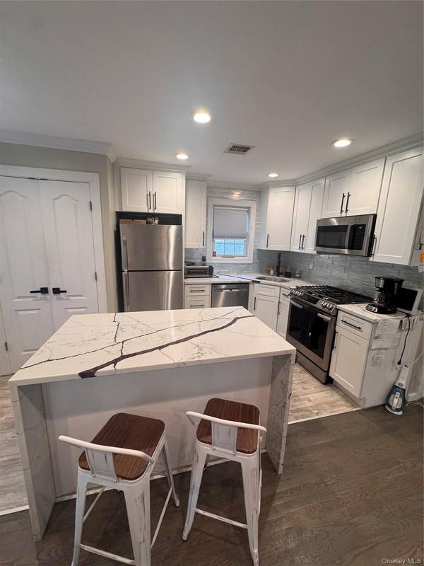 68 Brookline AVE #Main floor, East Atlantic Beach, NY 11561