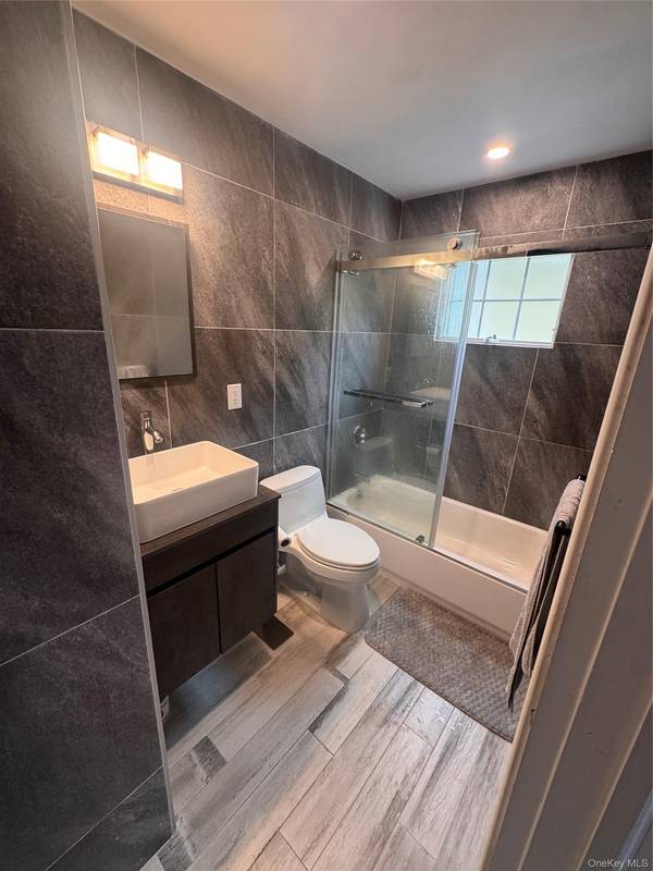 68 Brookline AVE #Main floor, East Atlantic Beach, NY 11561
