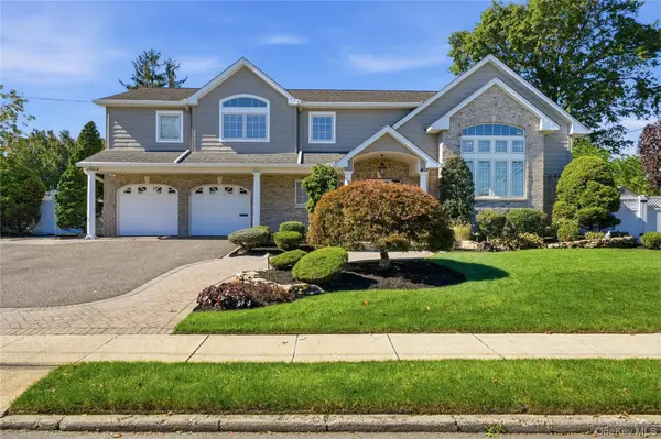 72 Wenwood DR, Massapequa Park, NY 11762