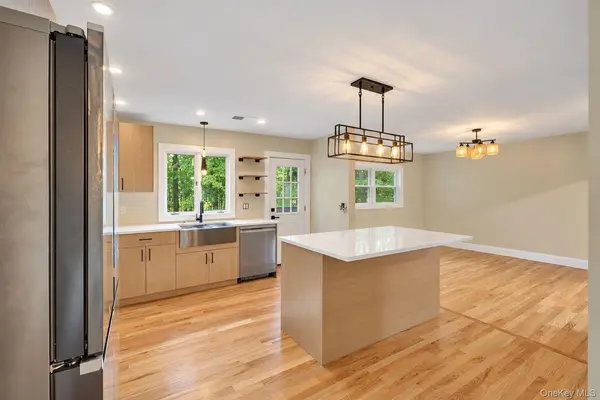 24 Emperor LN, Montgomery, NY 12549