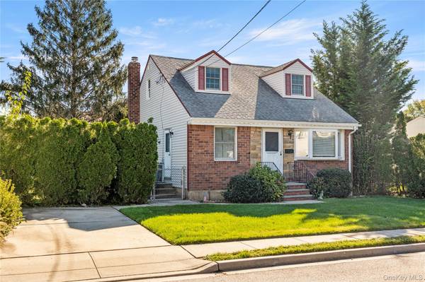 256 9th ST, Bethpage, NY 11714