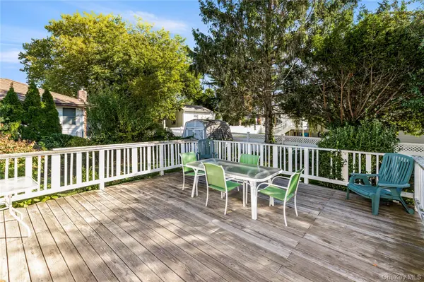256 9th ST, Bethpage, NY 11714