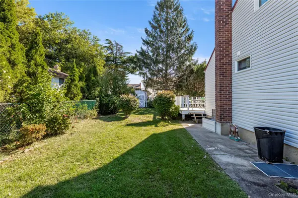 256 9th ST, Bethpage, NY 11714