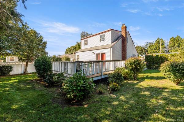 256 9th ST, Bethpage, NY 11714