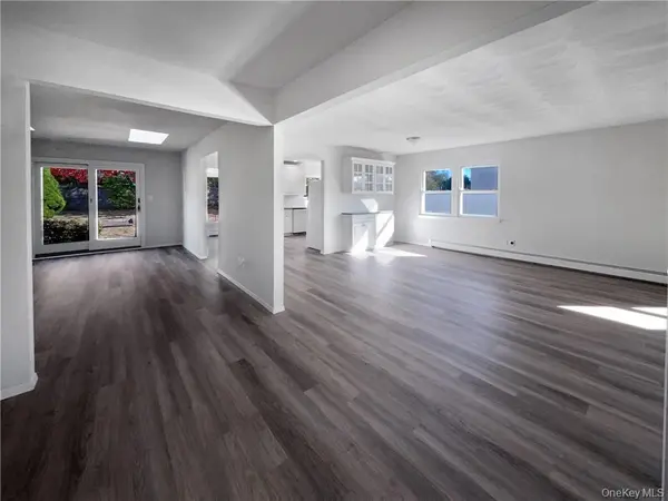 11 Frost Valley DR, East Patchogue, NY 11772
