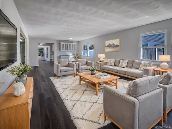 11 Frost Valley DR, East Patchogue, NY 11772