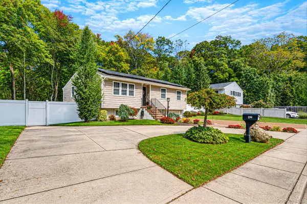 47 Mooney Pond RD, Selden, NY 11784