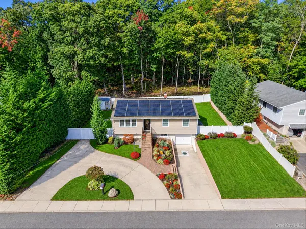 47 Mooney Pond RD, Selden, NY 11784