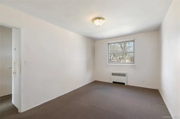 255-14 61st Ave #14, Little Neck, NY 11362