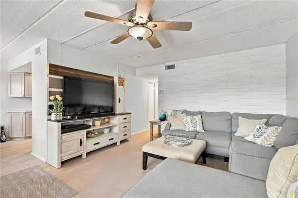 11620 PARK BLVD #203, Seminole, FL 33772