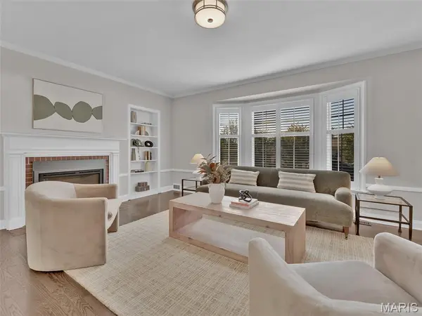 1154 S Berry RD, Webster Groves, MO 63122