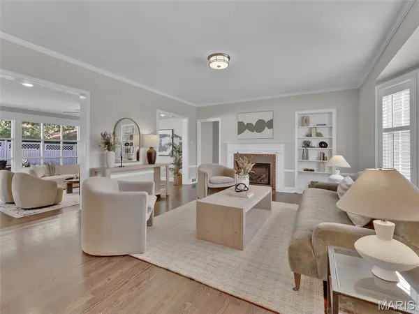 1154 S Berry RD, Webster Groves, MO 63122
