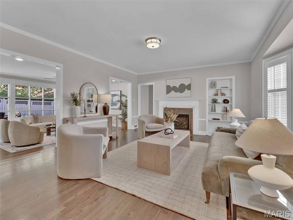 1154 S Berry RD, Webster Groves, MO 63122