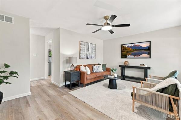 22 Jamaica DR, St Peters, MO 63376