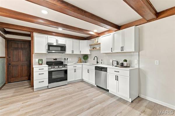 22 Jamaica DR, St Peters, MO 63376