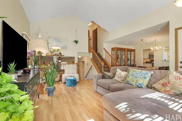210 W Streamwood BLVD, Streamwood, IL 60107