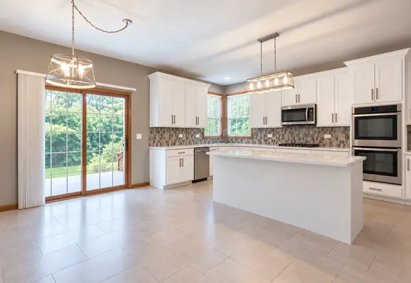 556 Prescott LN, Gurnee, IL 60031